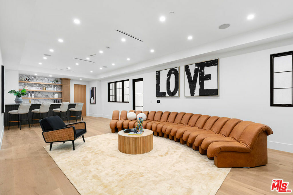 Property Photo: 2565 Patricia Avenue CA 90064