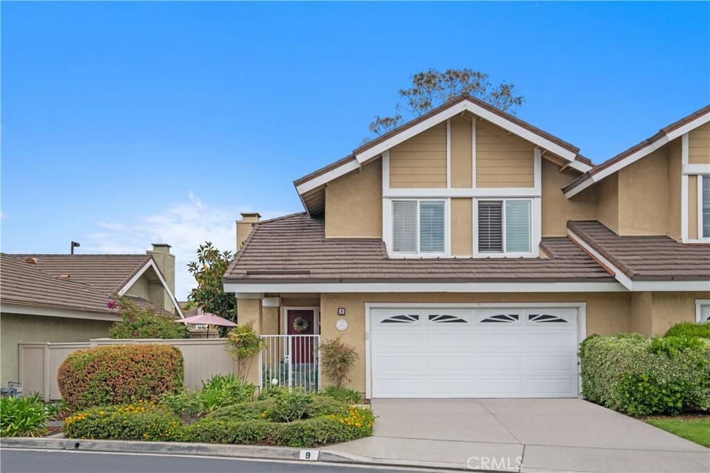 Property Photo: 9 Northgrove 11 CA 92604