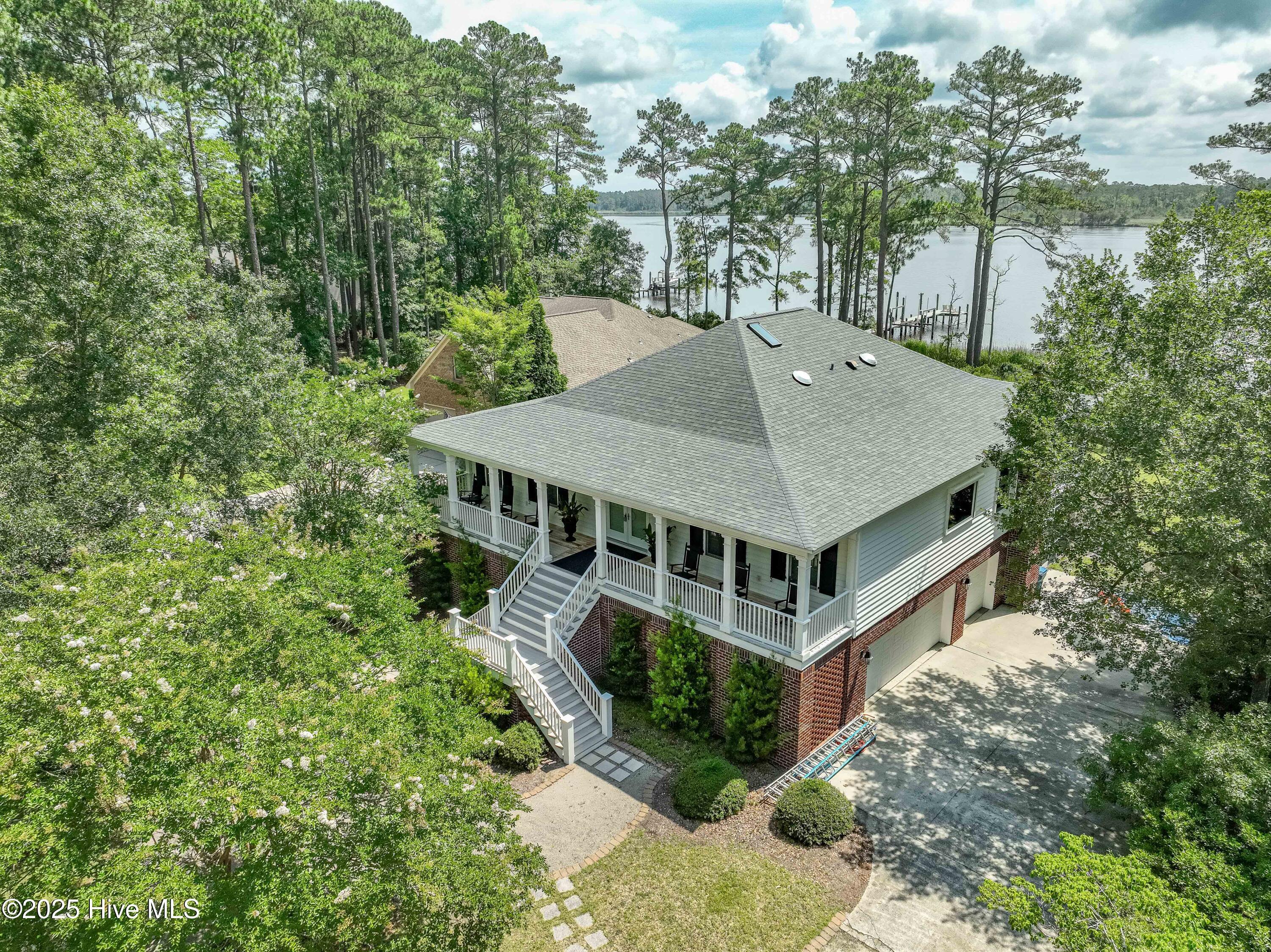 Property Photo: 923 Crooked Creek Drive NC 28560