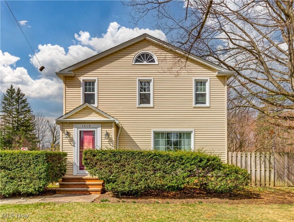 Property Photo:  1610 S Green Road  OH 44121 