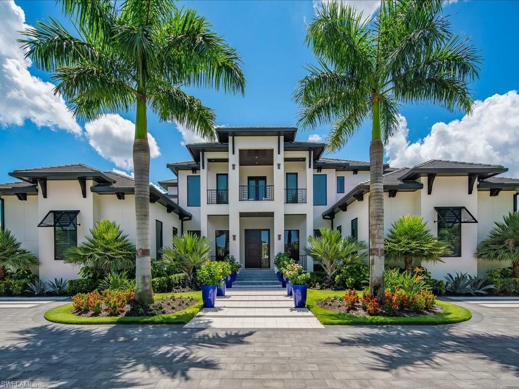 Property Photo: 882 Cassena Rd FL 34108