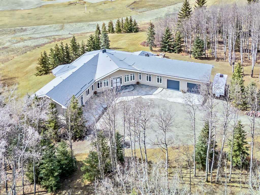 Property Photo:  224035 318 Avenue W  AB T0L 1K0 
