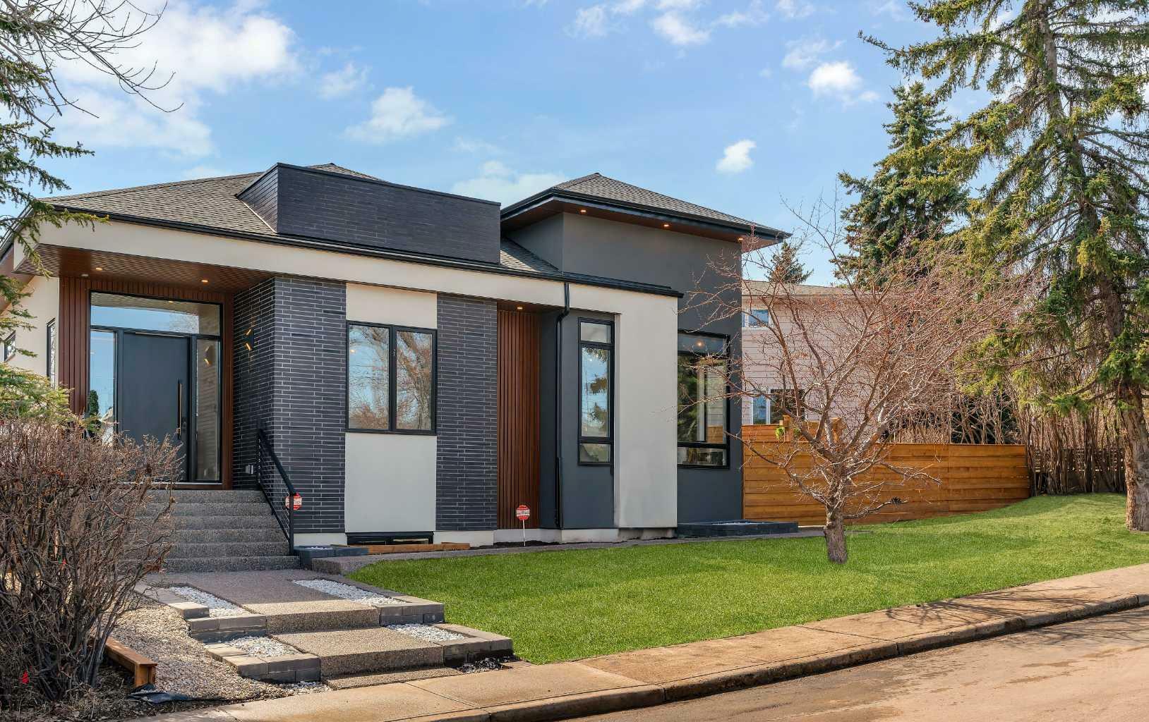 Property Photo: 1027 39 Avenue NW AB T2K 0E2