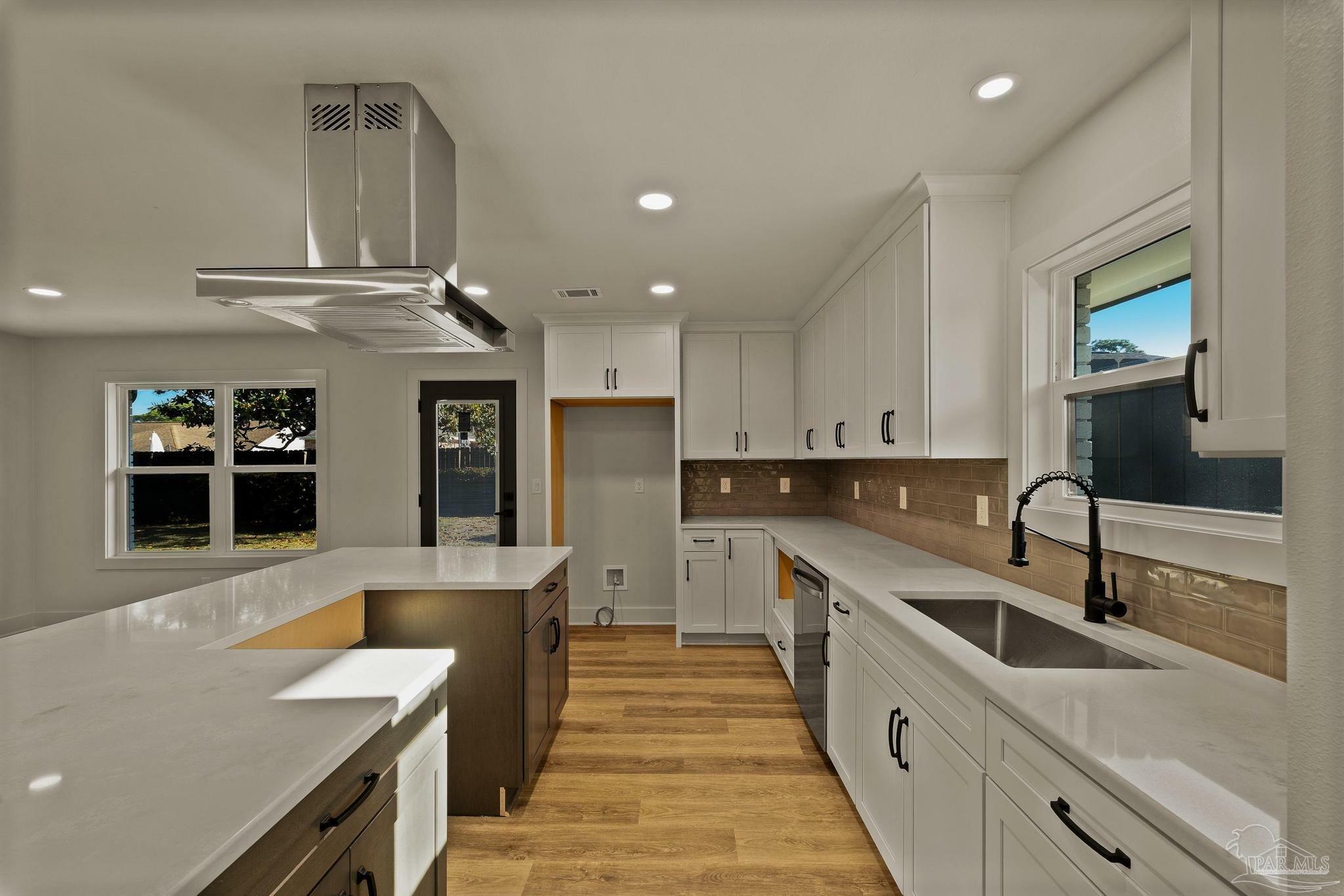 Property Photo: 2540 Hallmark Dr FL 32503