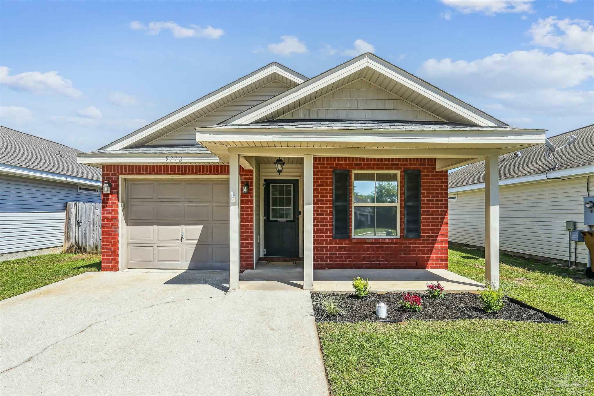 Property Photo: 5772 Pescara Dr FL 32571
