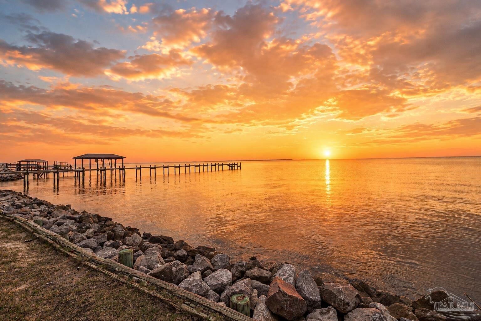 Property Photo:  117 Bayshore Dr  FL 32507 