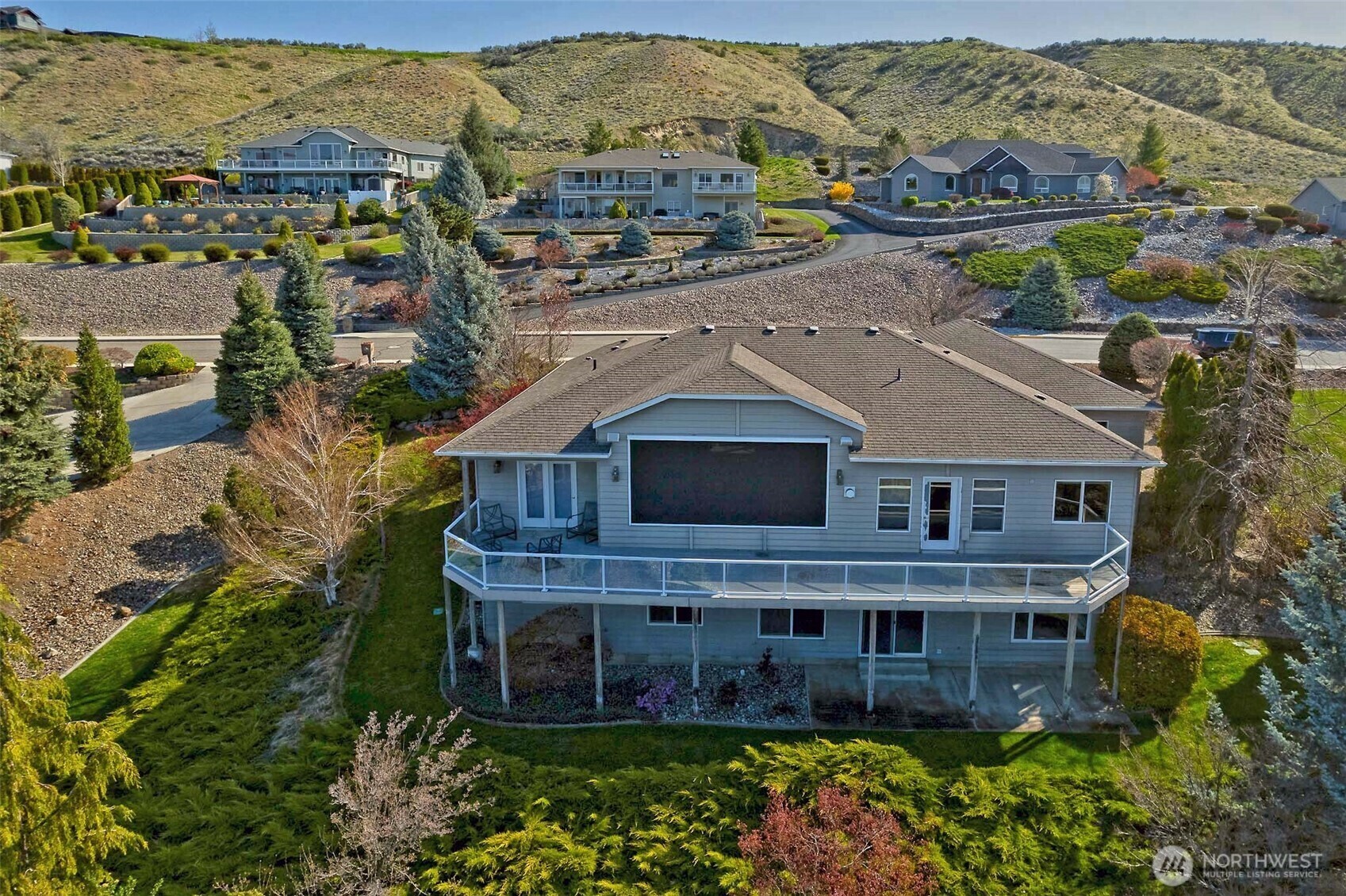 Property Photo: 946 Briarwood Drive WA 98802