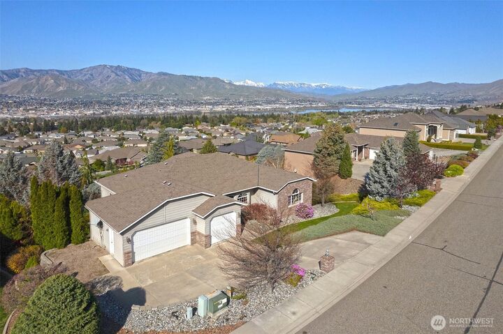 946  Briarwood Drive  East Wenatchee WA 98802 photo