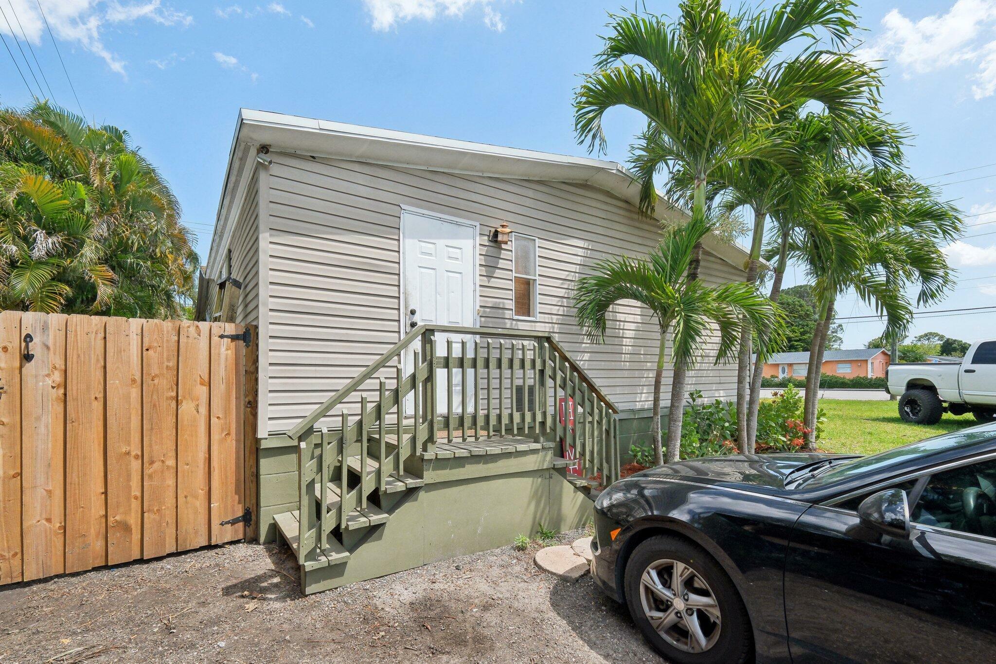 Property Photo: 234 Sleepy Hollow Drive FL 33415