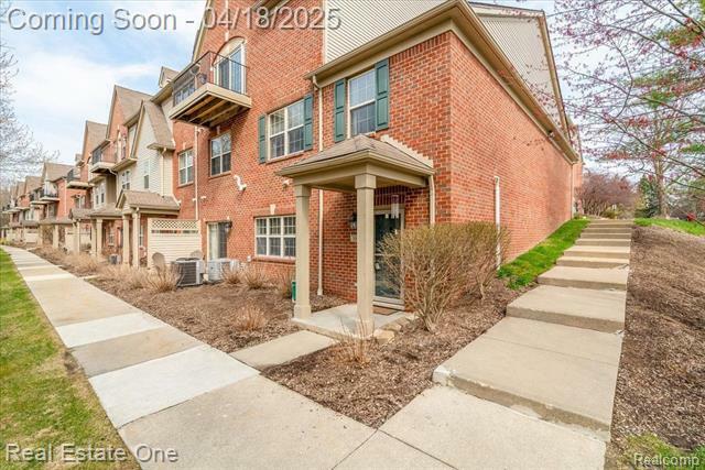 Property Photo: 39492 Rockcrest Lane MI 48168