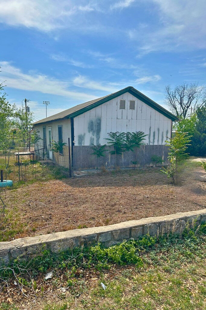 Property Photo: 1606 Tayloe Avenue TX 76950