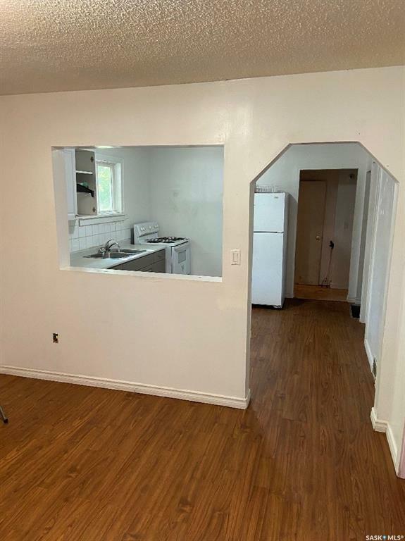 Property Photo: 211 V Avenue S SK S7M 3E2