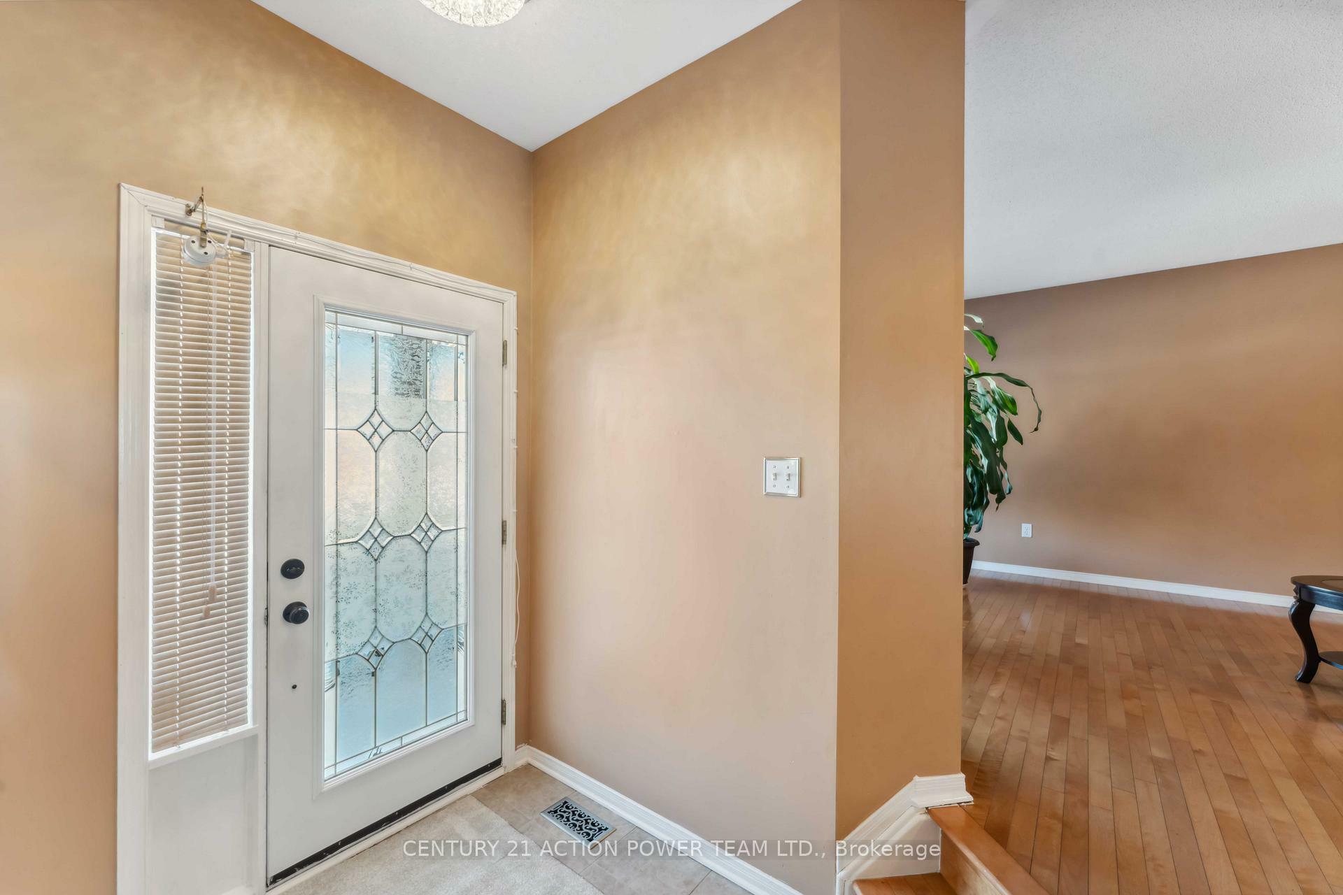 Property Photo: 636 Aquaview Drive ON K4A 4W2