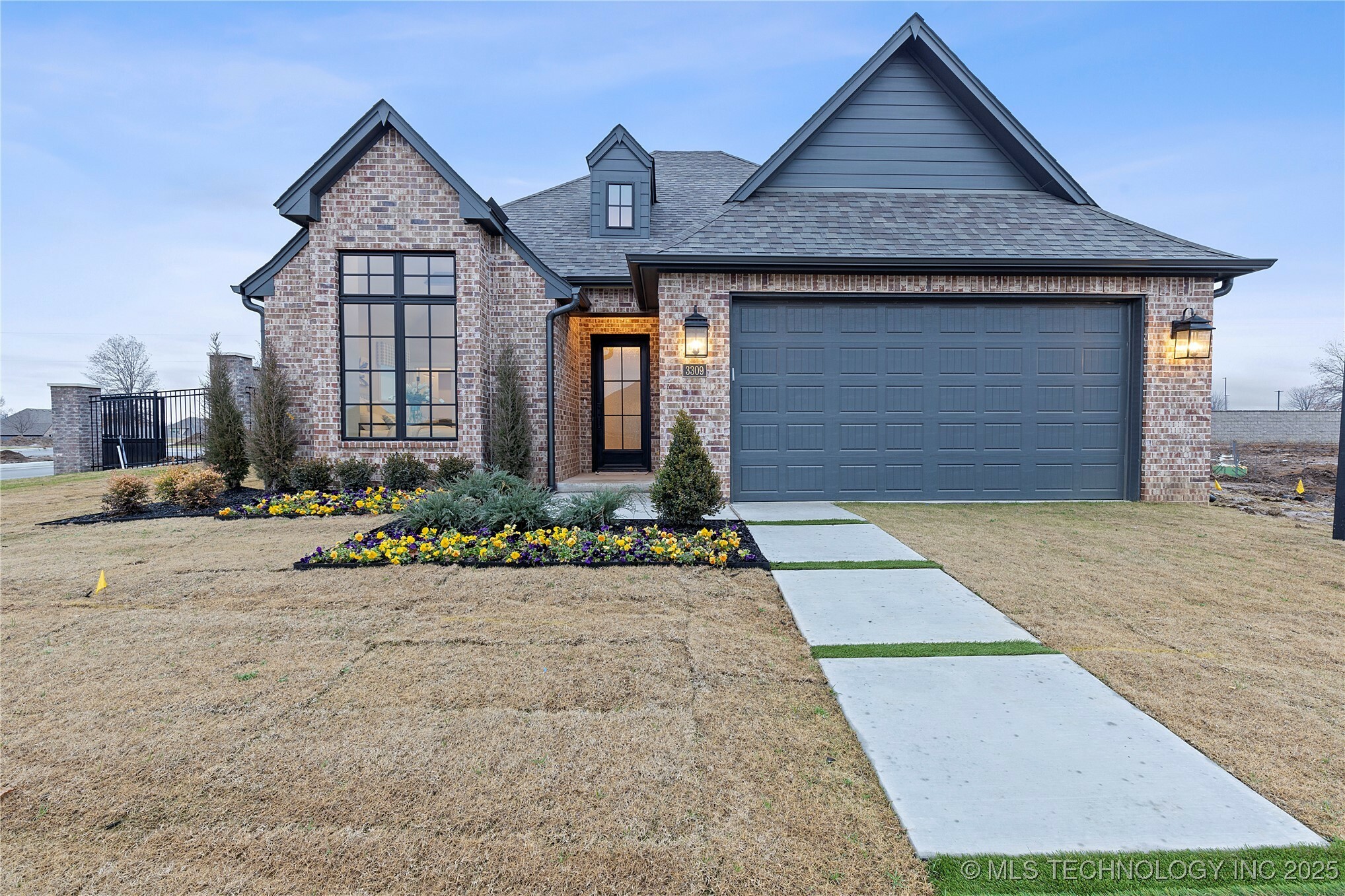 Property Photo: 3609 W Laredo Street OK 74012