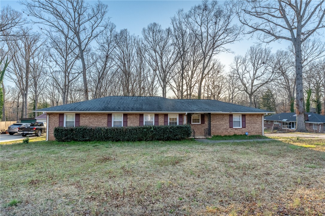 Property Photo:  204 Clarke Stream Drive  SC 29621 
