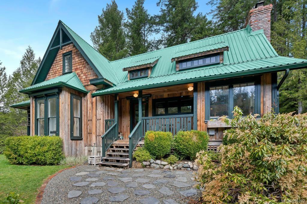 Property Photo: 3003 Glen Eagles Rd BC V0R 2W1