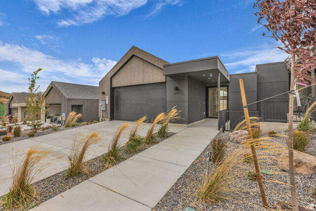 Property Photo:  4307 E Escalante Ln  UT 84036 