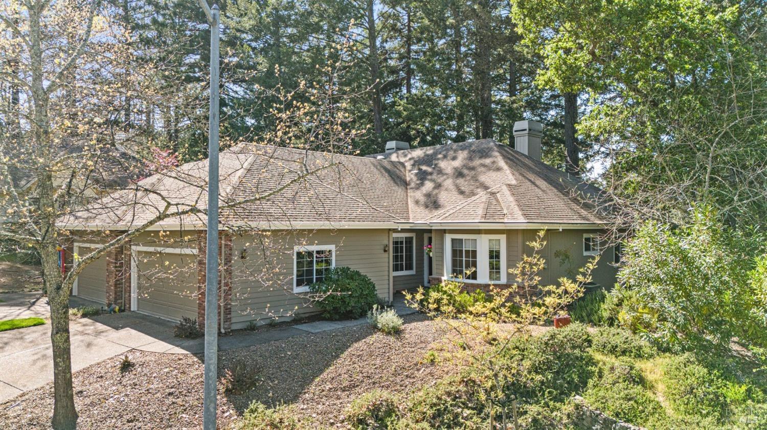Property Photo: 1011 Oak Mesa Drive CA 95409