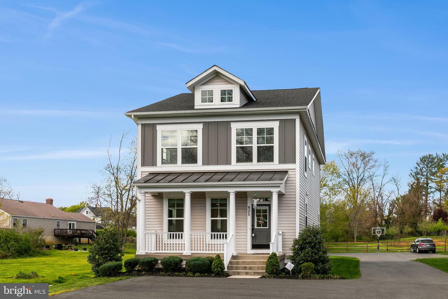 Property Photo: 625 E G Street VA 20132