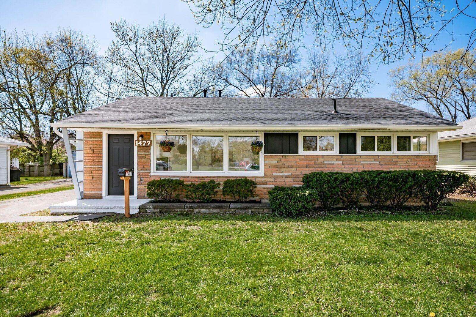 Property Photo:  1477 Shady Lane Road  OH 43227 