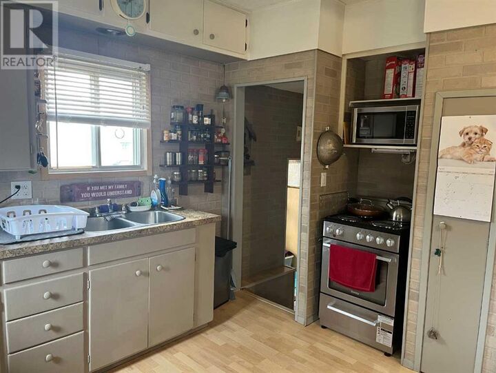 Property Photo:  16 2 Street South  AB T0B 1X0 