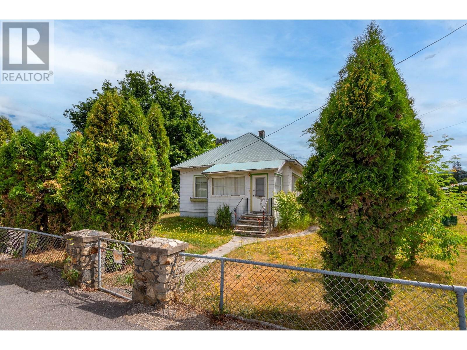 Property Photo: 2259-2265 Shuswap Avenue BC V0E 2G0