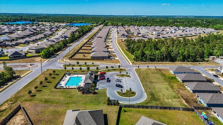 Property Photo: 805 Otto Loop Loop FL 32539