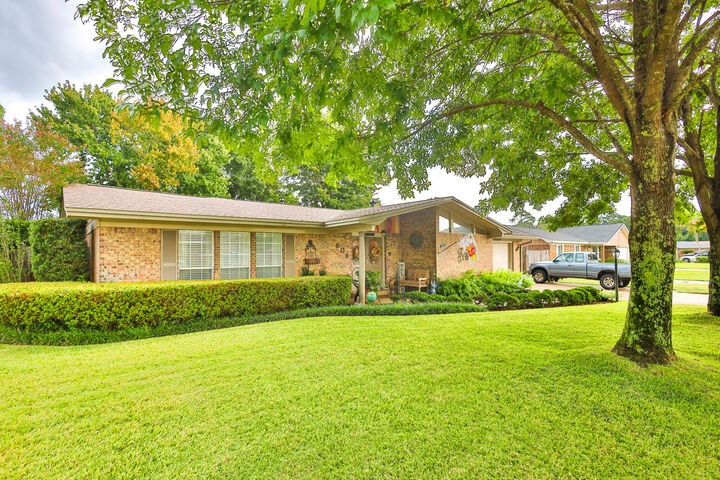 Property Photo: 609 Audubon Drive FL 32547