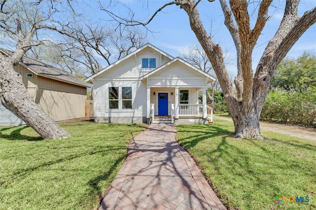 218 S Riogrande Street  Lockhart TX 78644 photo