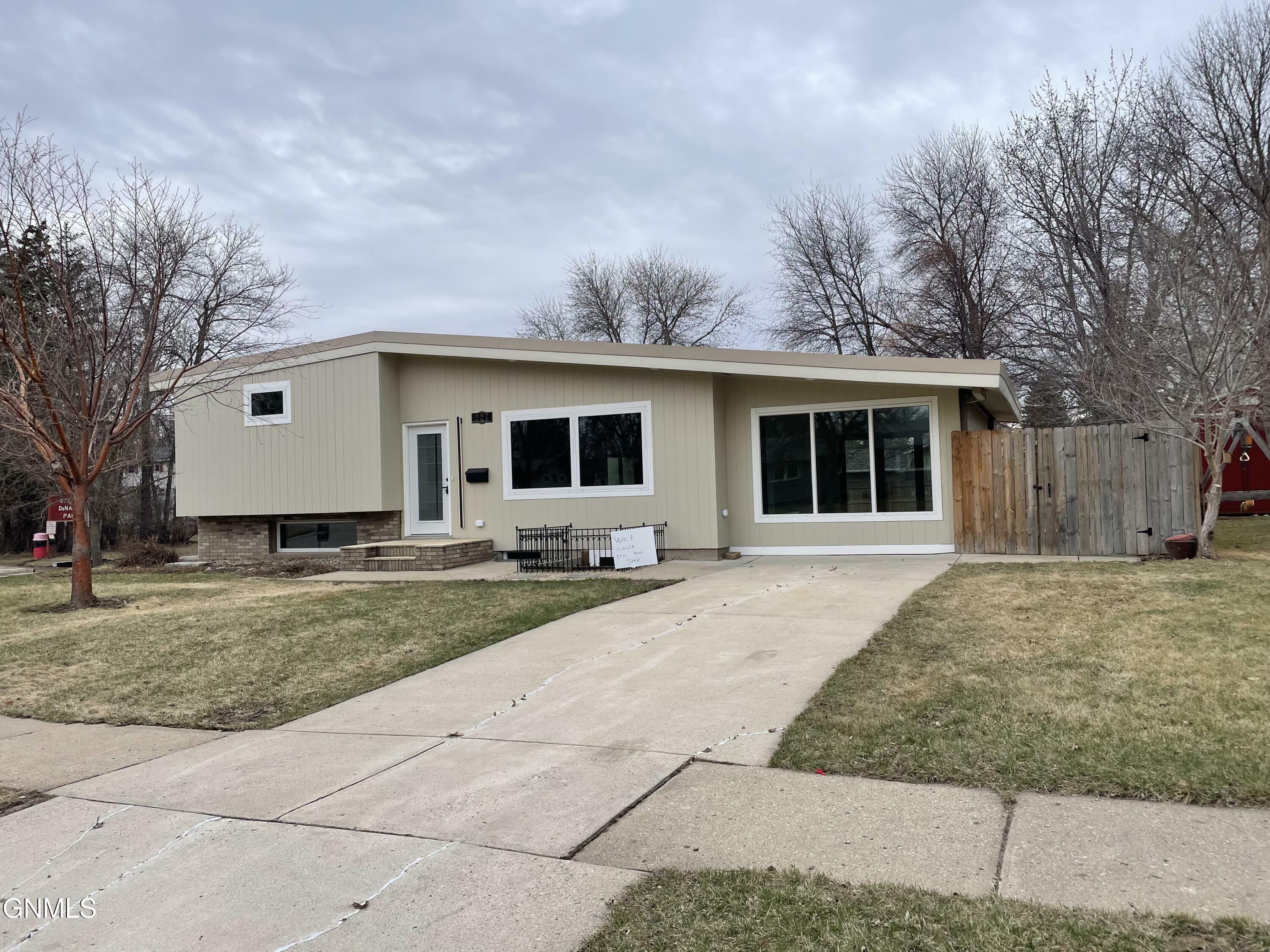 227 16th Avenue NE  Jamestown ND 58401 photo