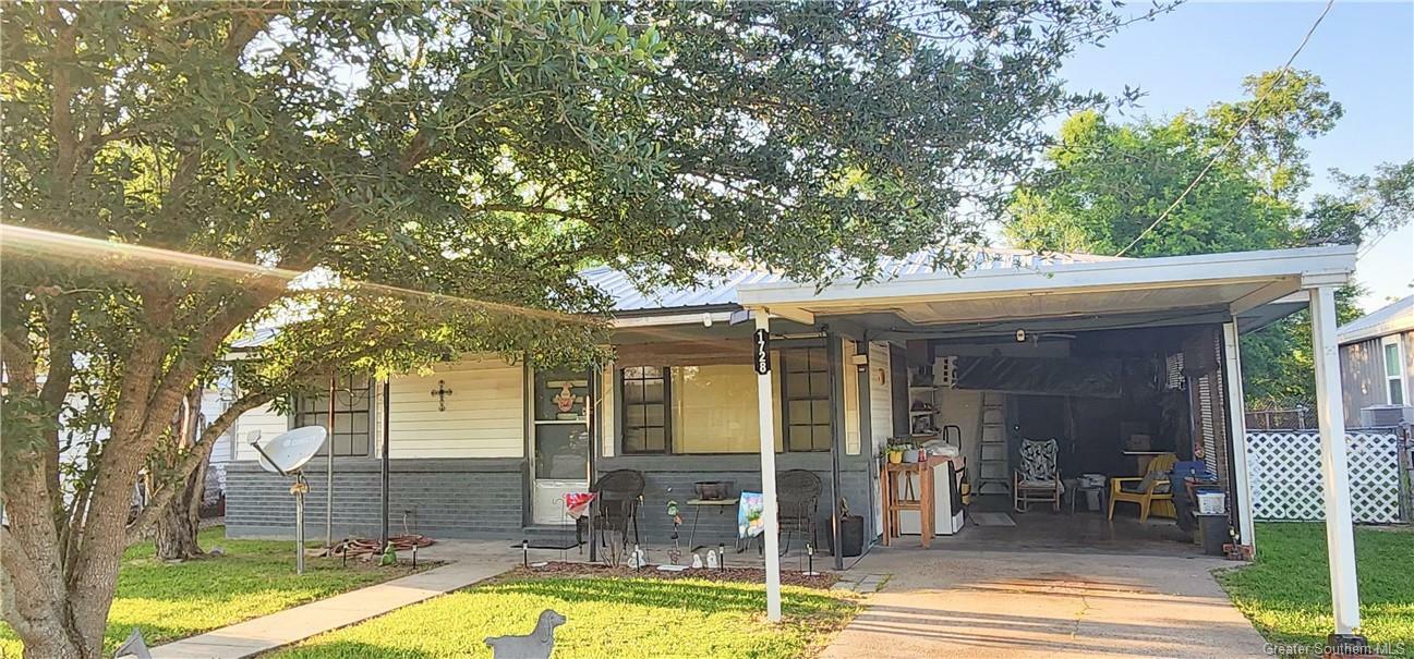 Property Photo: 1728 W Wehrt Street LA 70669