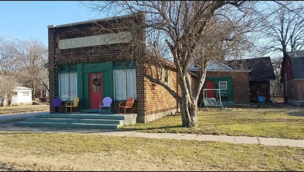1301 W Maple Street  Independence KS 67301 photo
