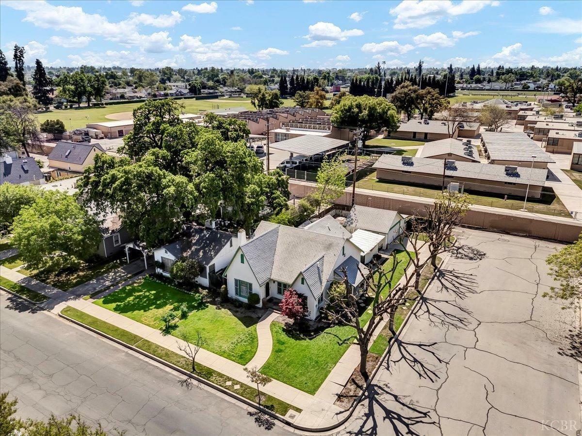 Property Photo: 615 W Myrtle Avenue CA 93277