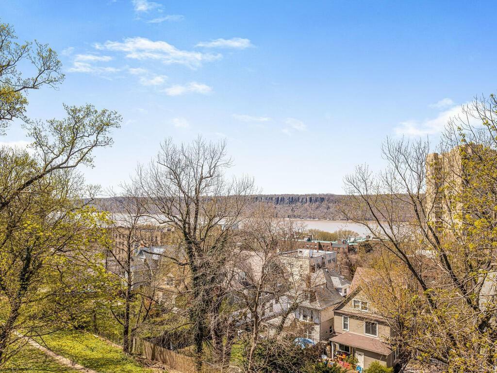 Property Photo: 23 Lincoln Terrace NY 10701