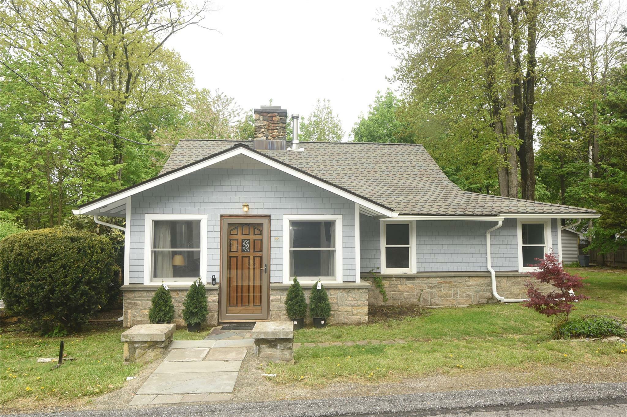 Property Photo:  31 Woodland Road  NY 10541 