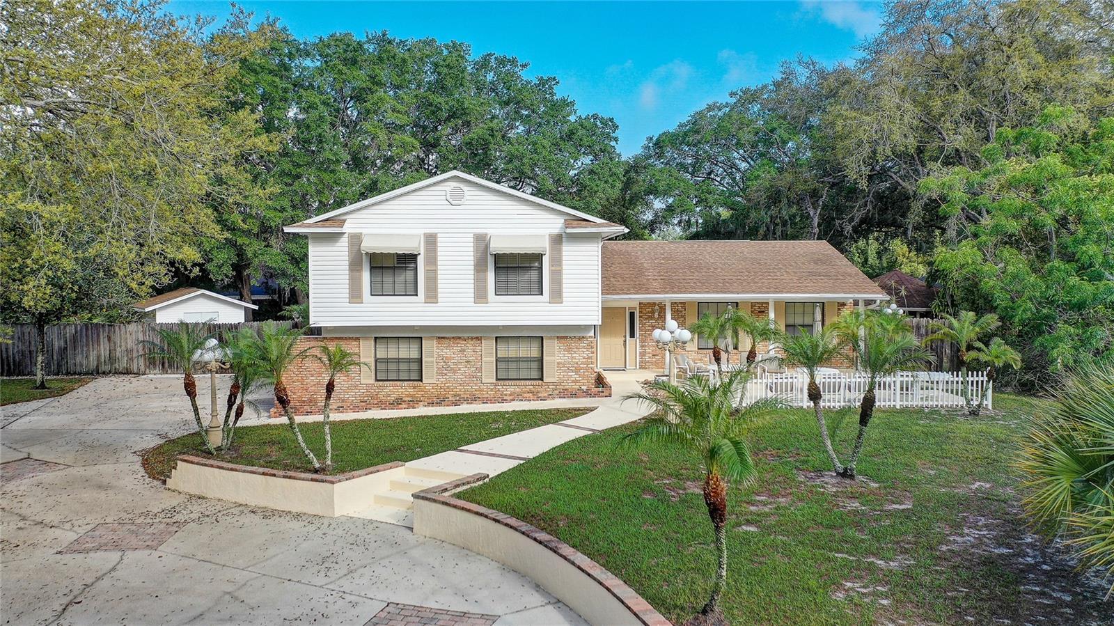 Property Photo:  1204 Swan Street  FL 32708 