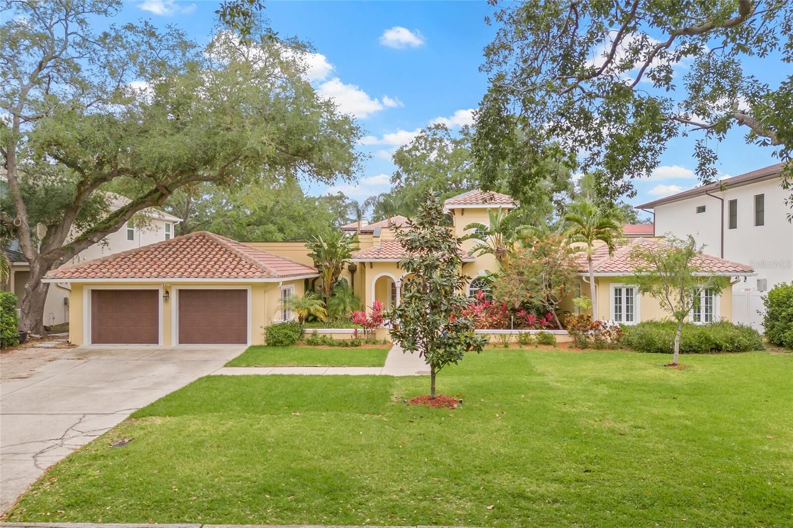 Property Photo: 3215 W Fair Oaks Avenue FL 33611
