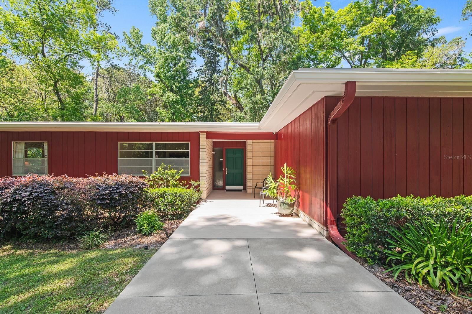 Property Photo: 3560 NW 37th Terrace FL 32606