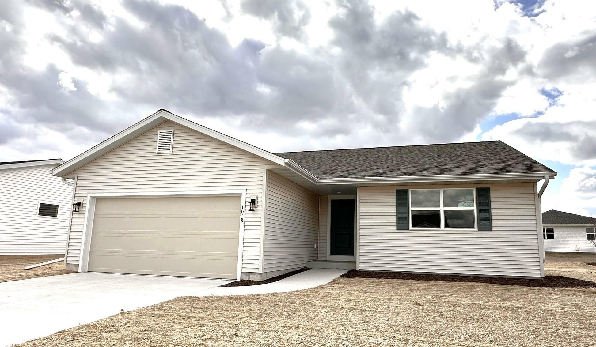 Property Photo: 1018 McNish Ct WI 53085