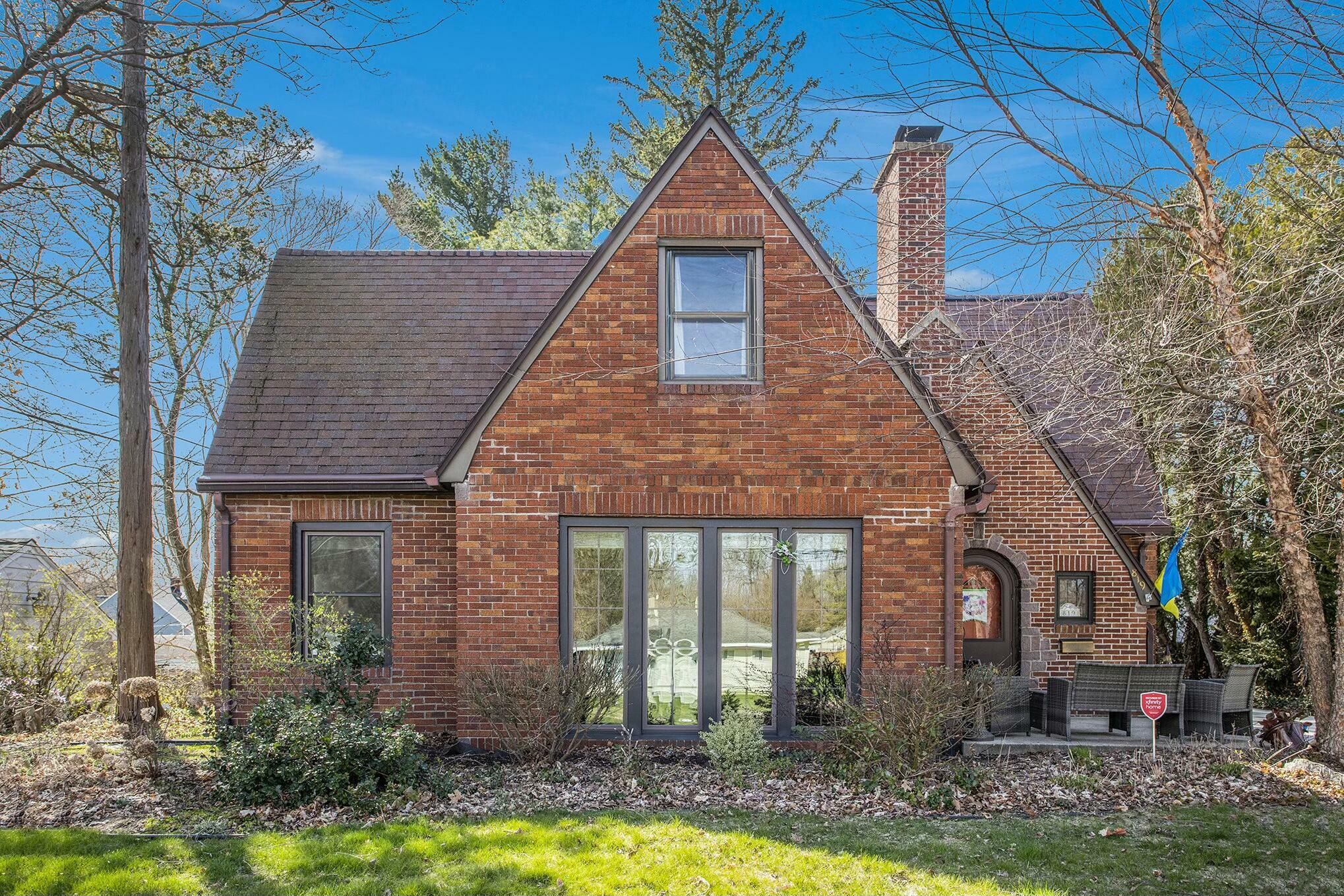Property Photo: 819 North Avenue MI 49017