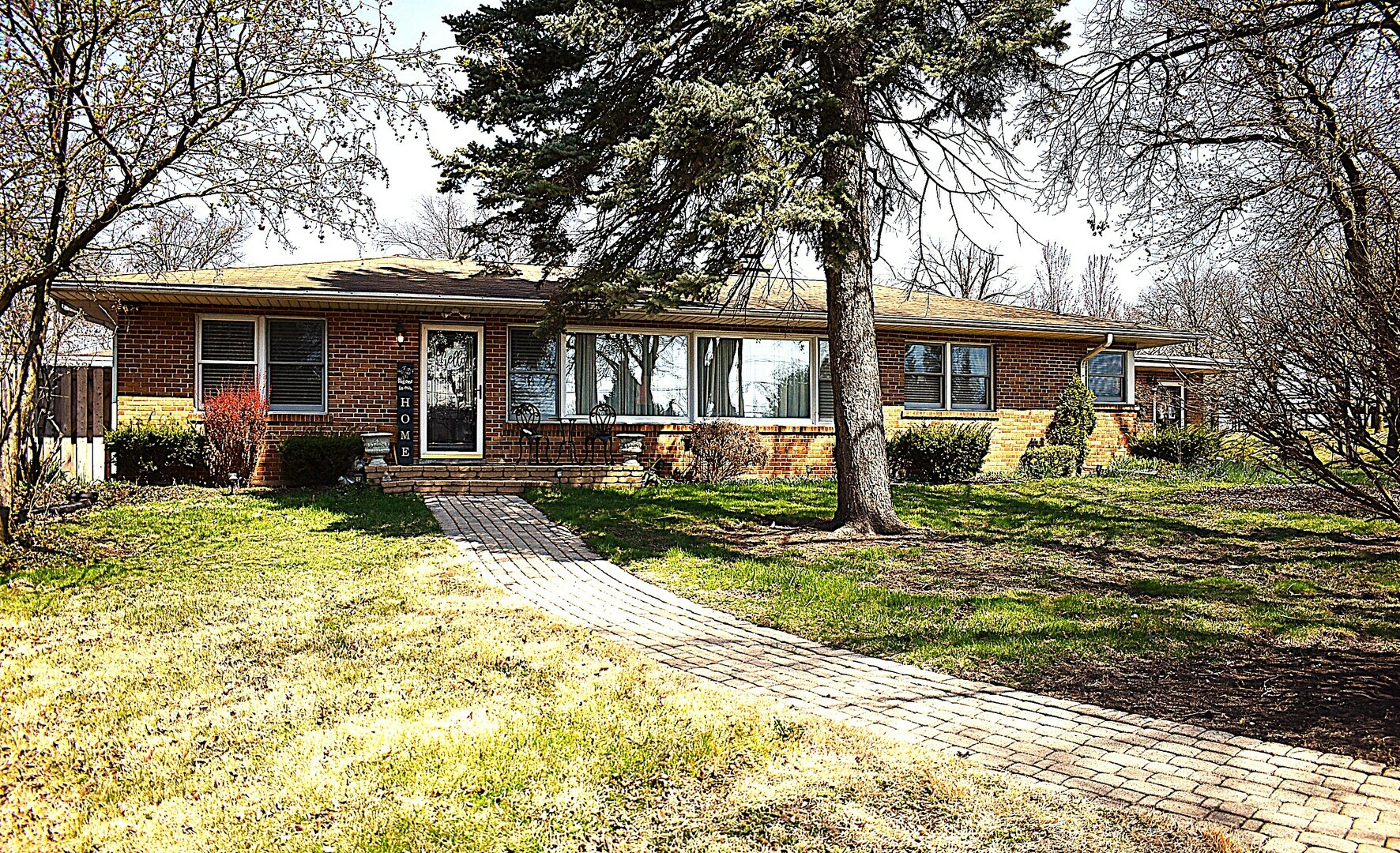 Property Photo: 353 E Butterfield Road IL 60126