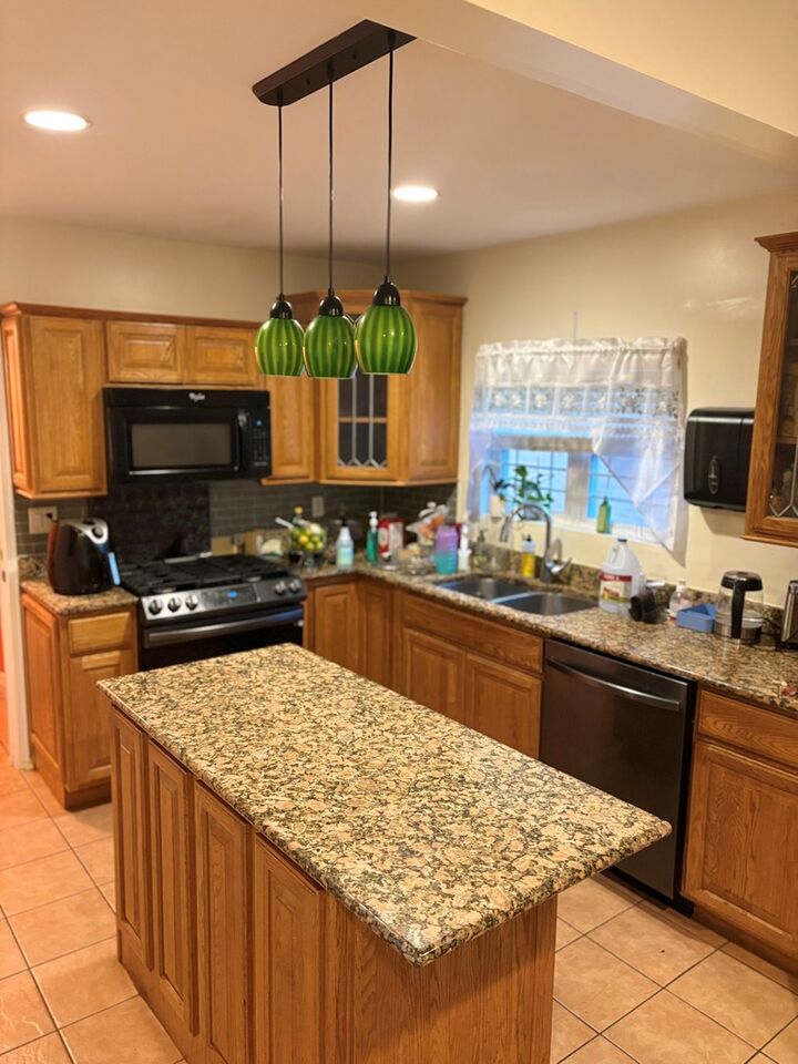 Property Photo:  423 Hull Court  IL 60085 