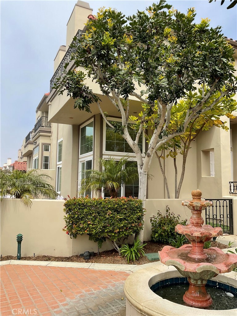 Property Photo:  19361 Maidstone Lane  CA 92648 