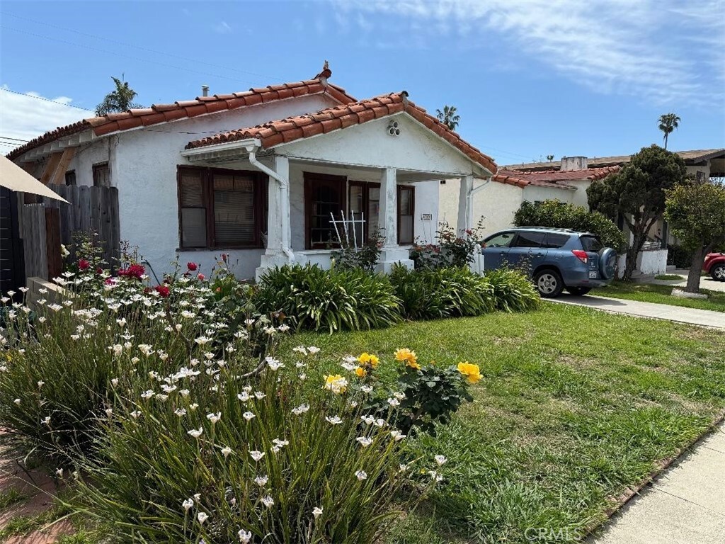 Property Photo: 122 E Escalones CA 92672