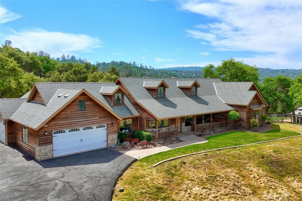 Property Photo: 32028 Cattle Way CA 93614