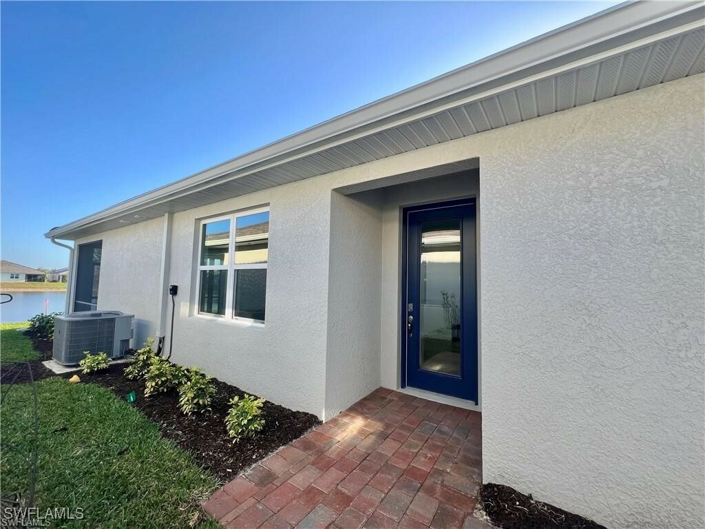Property Photo: 850 Enbrook Loop FL 34114