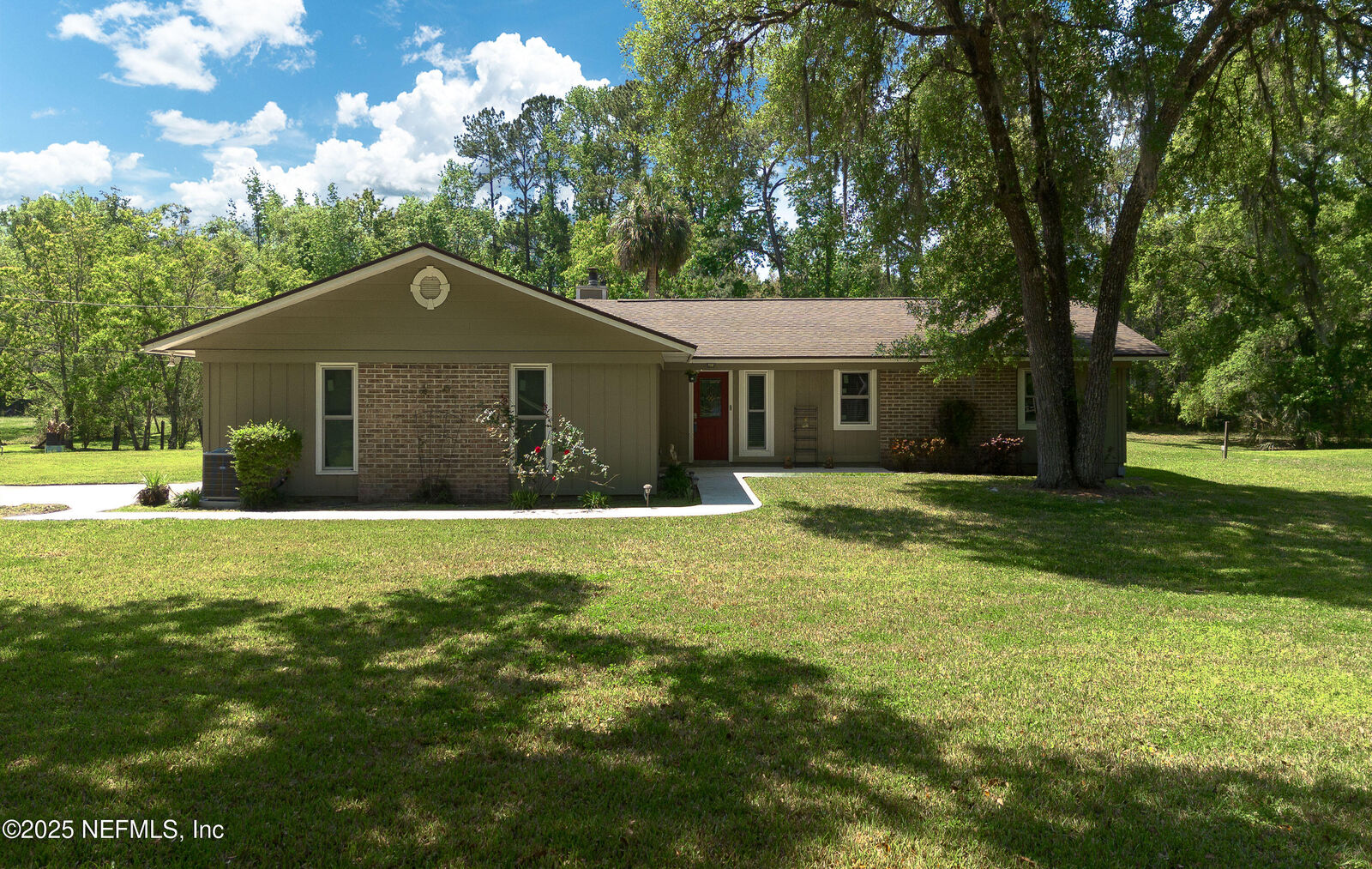 Property Photo: 4147 Saunders Drive FL 32068