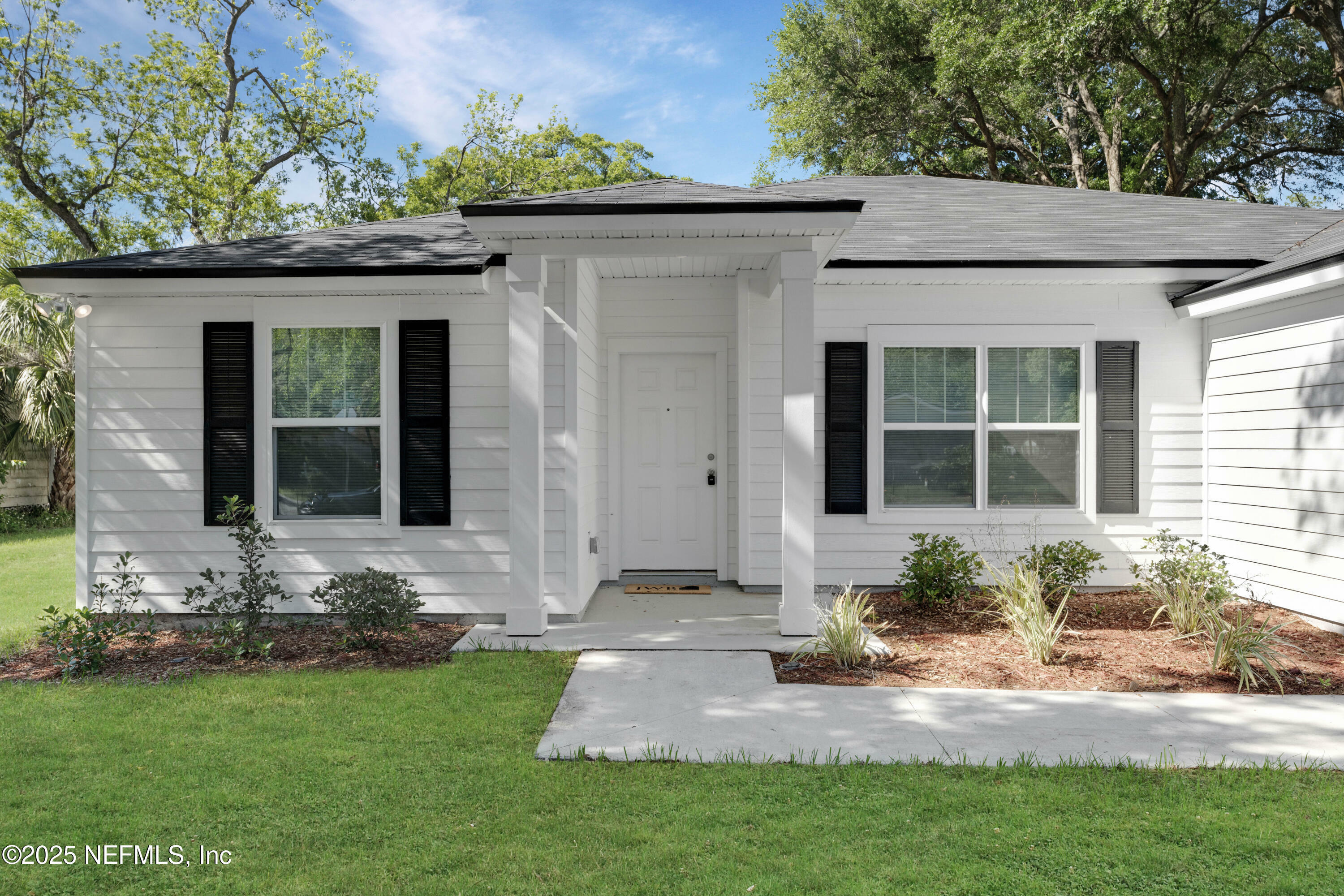 Property Photo: 2667 Community Road FL 32207