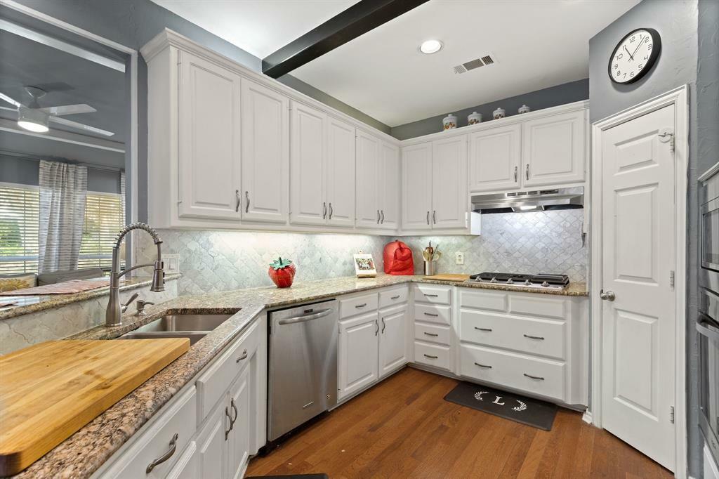 Property Photo: 1327 Lakewood Drive TX 75072