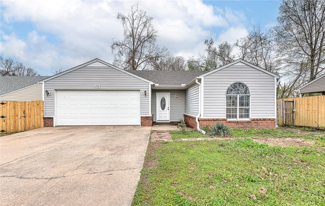 Property Photo:  2910 NE 16th Street  AR 72712 